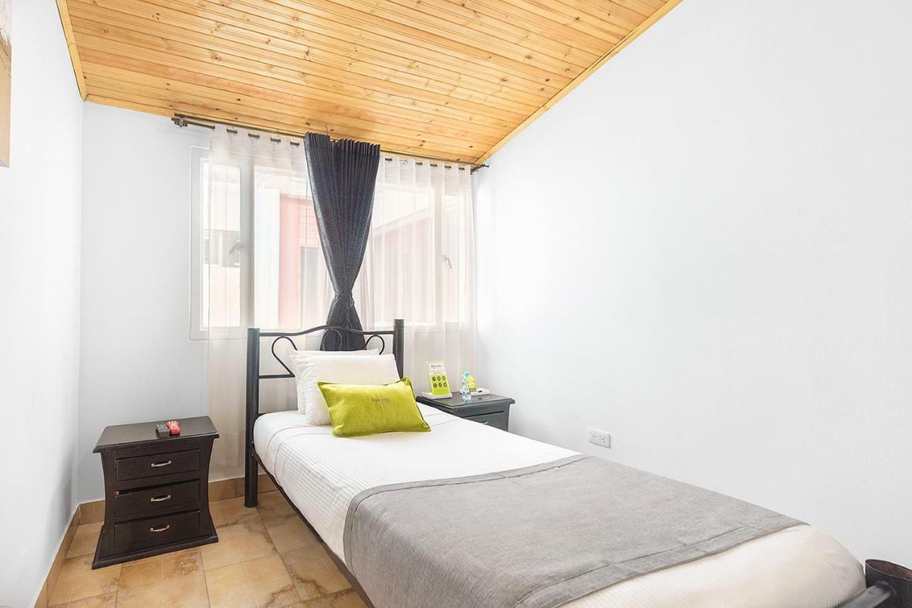Hotel Casa Normandia Богота Екстериор снимка