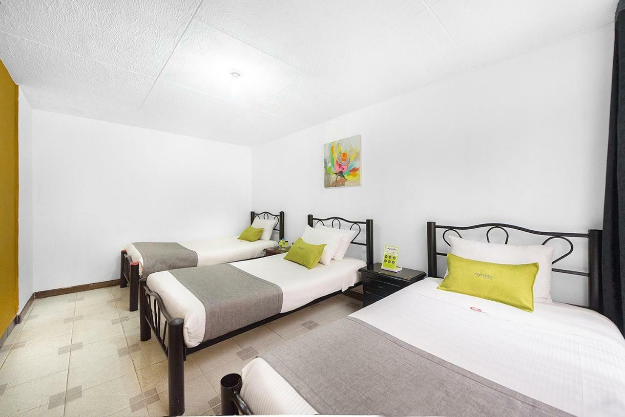 Hotel Casa Normandia Богота Екстериор снимка