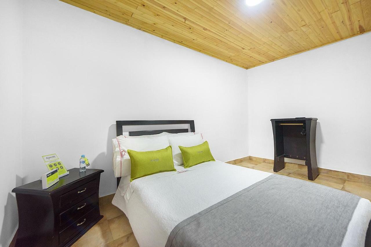 Hotel Casa Normandia Богота Екстериор снимка